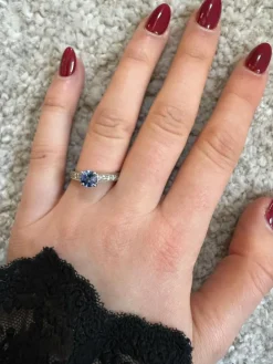 Bague Or Blanc 18 Carats Saphir et Diamants 0.800 Carats