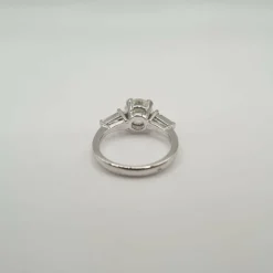Bague or blanc 18 carats sertie de diamants naturels