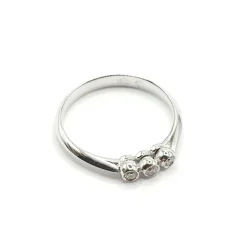 Bague or blanc 18 carats sertie de 3 diamants naturels