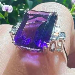 Bague or blanc améthyste diamants