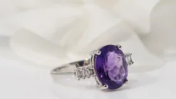 Bague or blanc améthyste et diamants