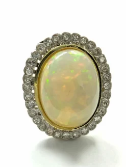 Bague or blanc argenté avec diamants et opale