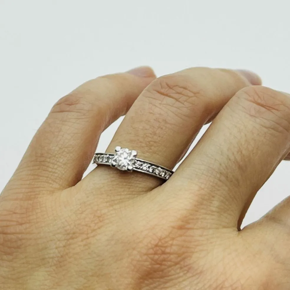 Bague or blanc avec diamant solitaire 0,50ct