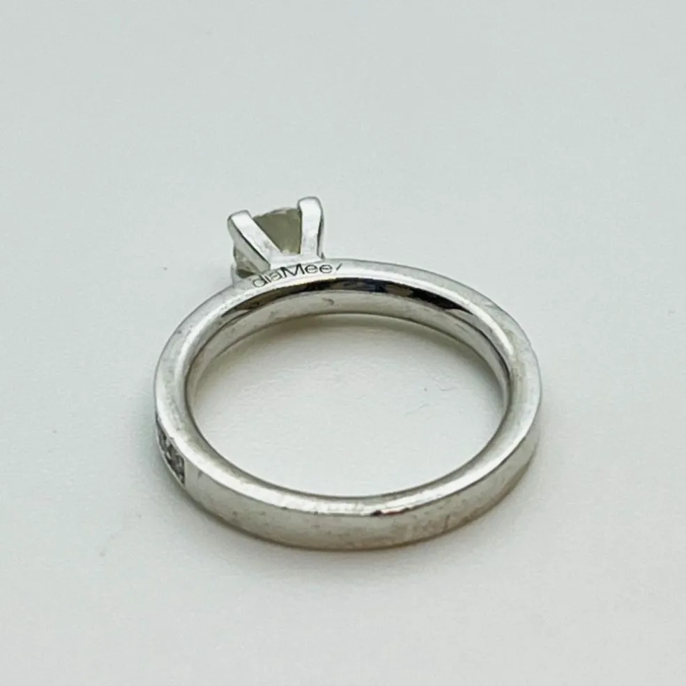 Bague or blanc avec diamant solitaire 0,50ct