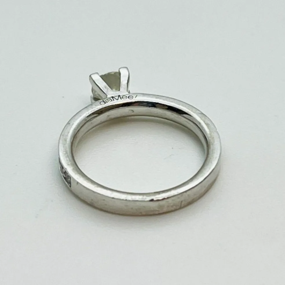 Bague or blanc avec diamant solitaire 0,50ct