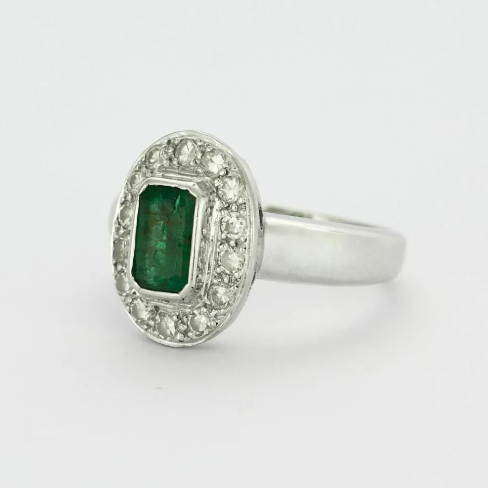 Bague or blanc avec émeraude et diamants