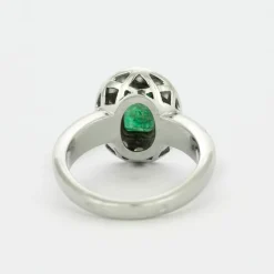 Bague or blanc avec émeraude et diamants