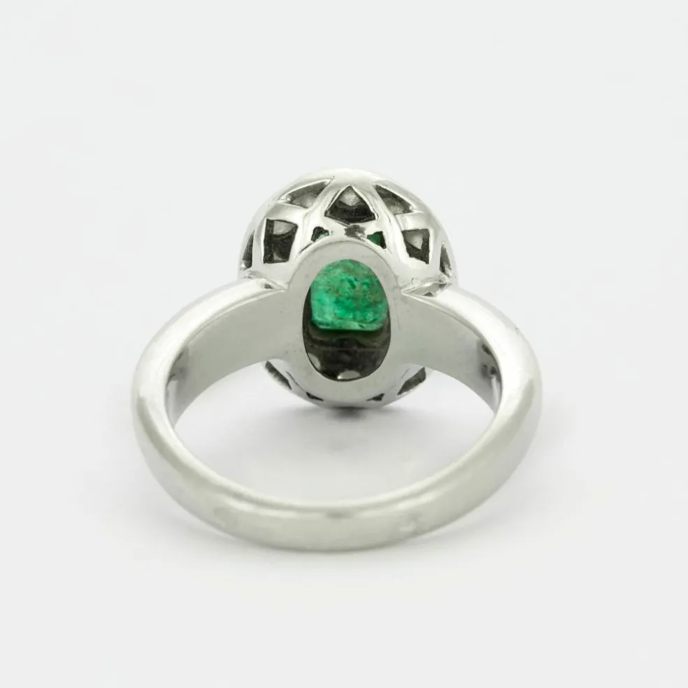 Bague or blanc avec émeraude et diamants