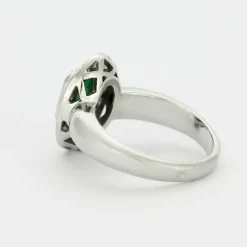Bague or blanc avec émeraude et diamants