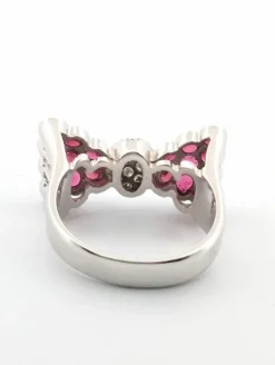 Bague or blanc avec rubis et diamants