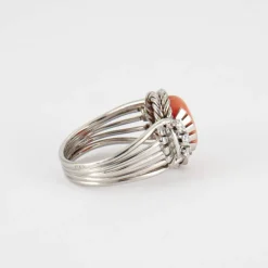 Bague or blanc, corail et diamants