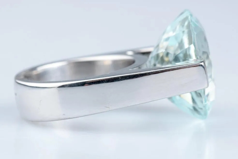 Bague Or blanc 12.69ct Aigue-marine