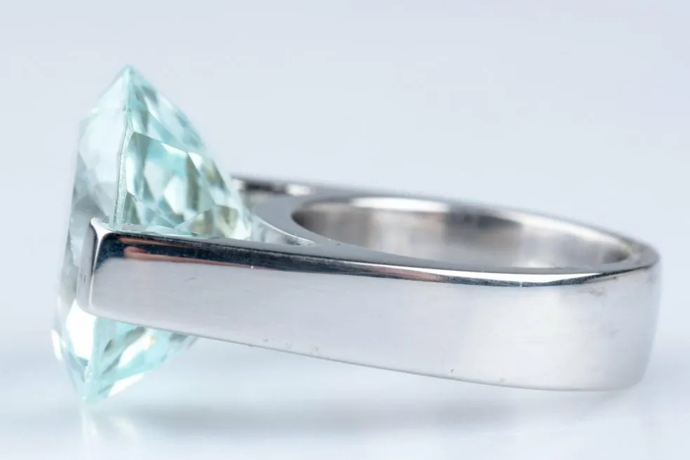 Bague Or blanc 12.69ct Aigue-marine