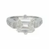 Bague or blanc, diamant taille émeraude 4 cts.