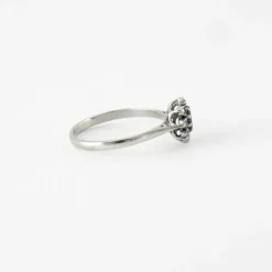 Bague or blanc, diamants & saphirs