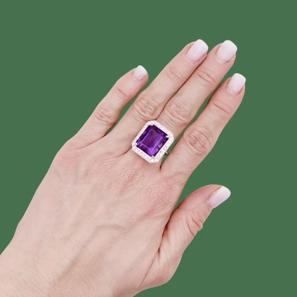 Bague or blanc, diamants, améthyste.