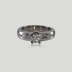 Bague or blanc diamants baguettes et diamant rond