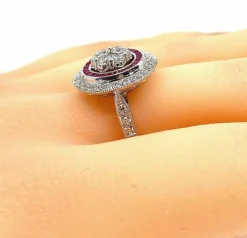Bague or blanc diamants et rubis