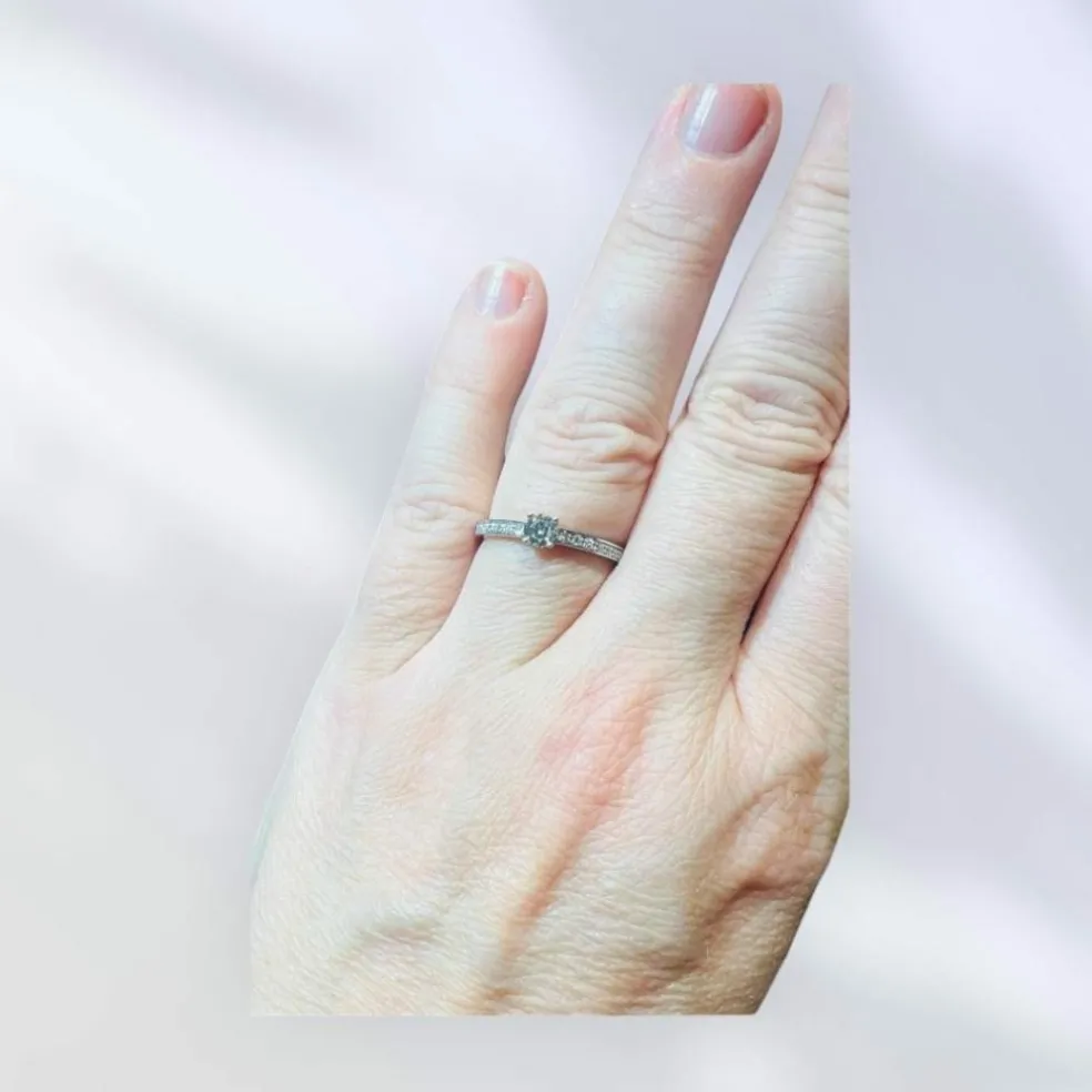 Bague or blanc diamants en pavage