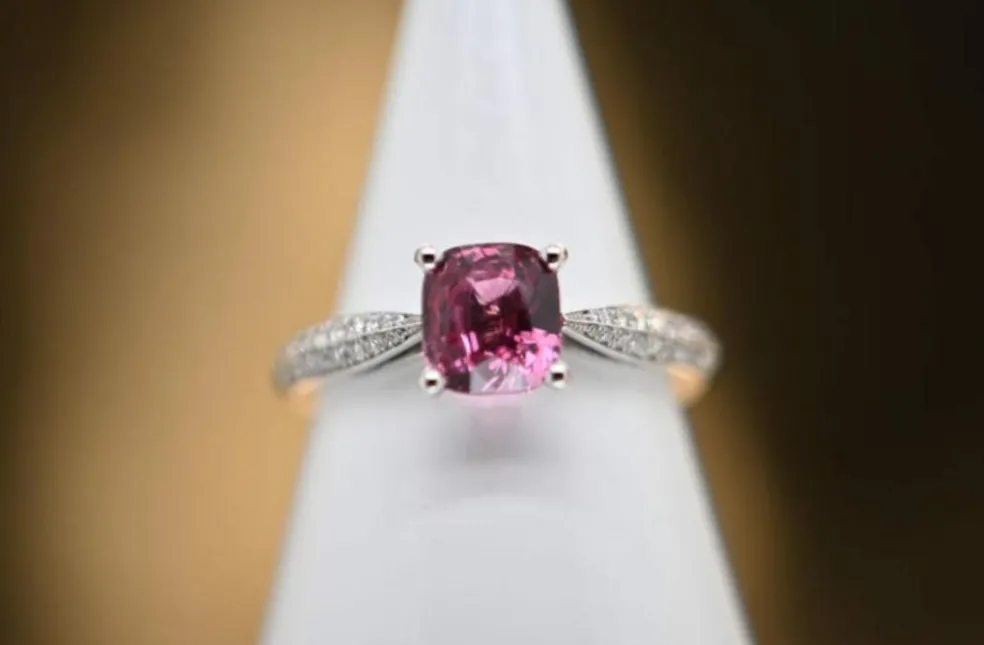 Bague Or Blanc Diamants et Saphir