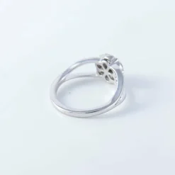 Bague or blanc diamants modèle marguerite