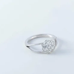 Bague or blanc diamants modèle marguerite