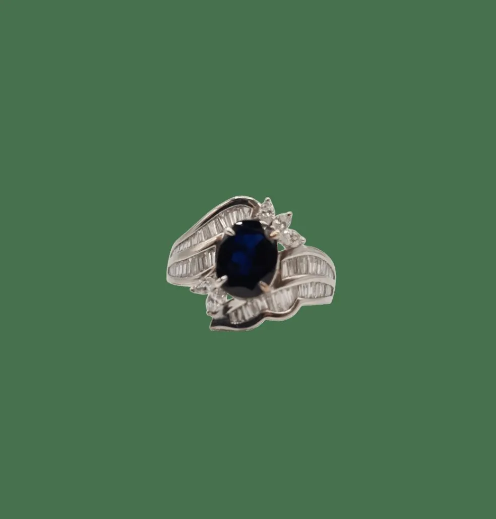 Bague or blanc, diamants, saphirs