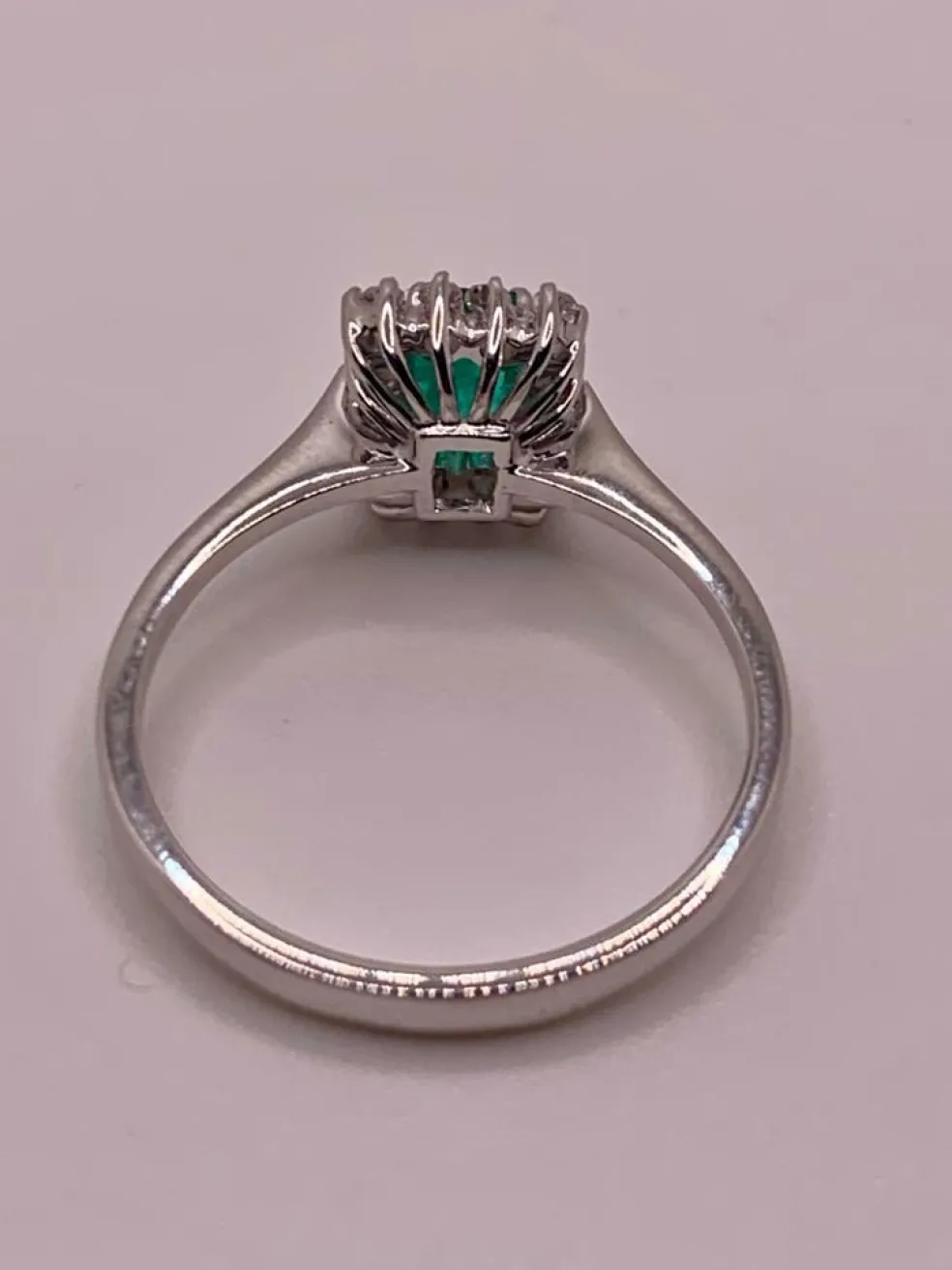 Bague Or blanc Emeraude Diamants