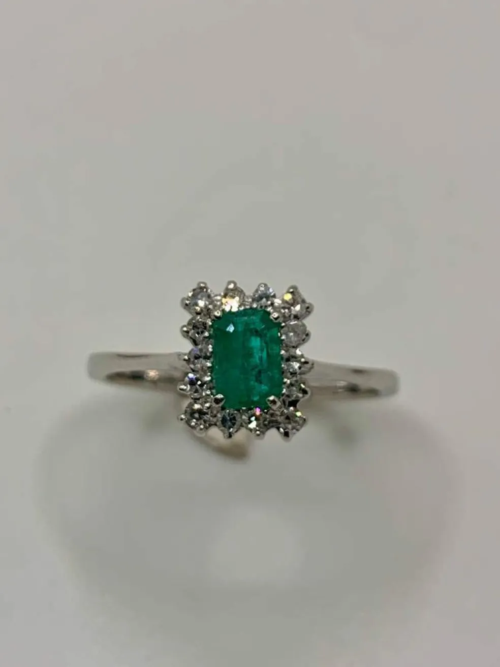 Bague Or blanc Emeraude Diamants