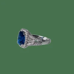 Bague or blanc et diamants brillants, sertie d’un saphir