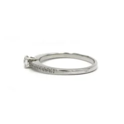 Bague or blanc et diamants