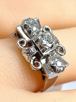 Bague or blanc et diamants, vers 1930