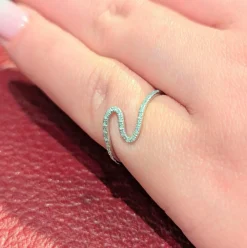 Bague or blanc et diamants