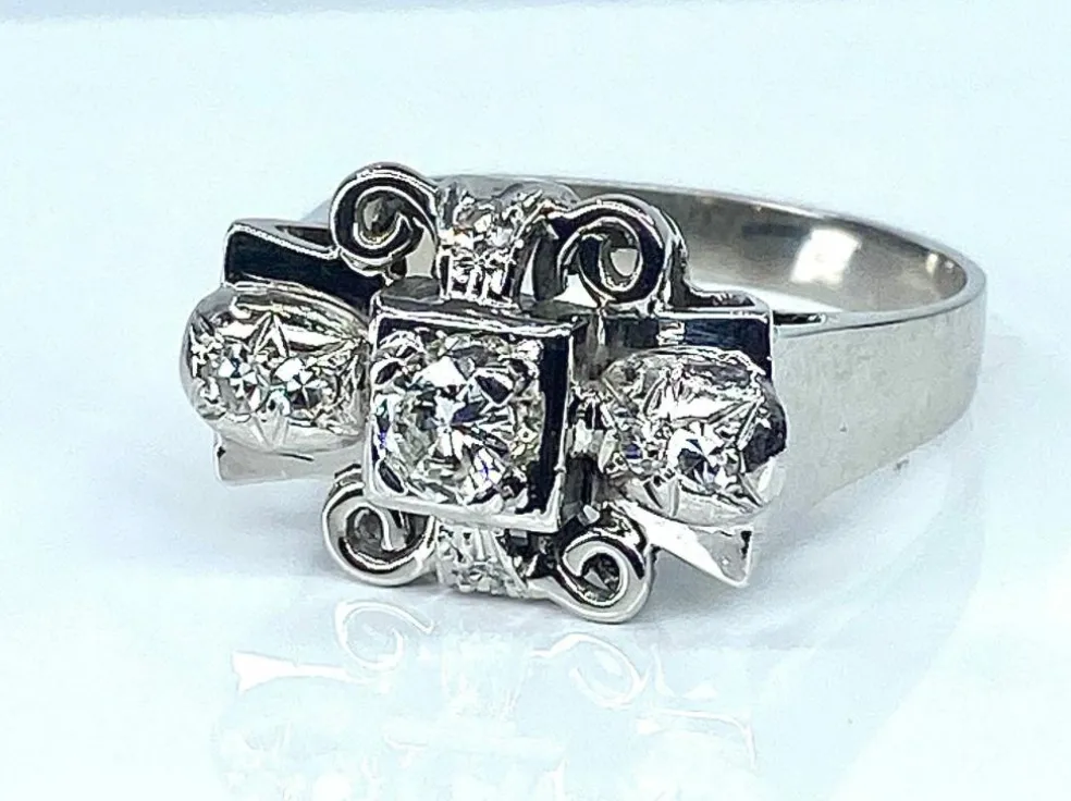 Bague or blanc et diamants, vers 1930