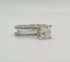 Bague or blanc et diamants