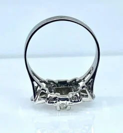Bague or blanc et diamants, vers 1930