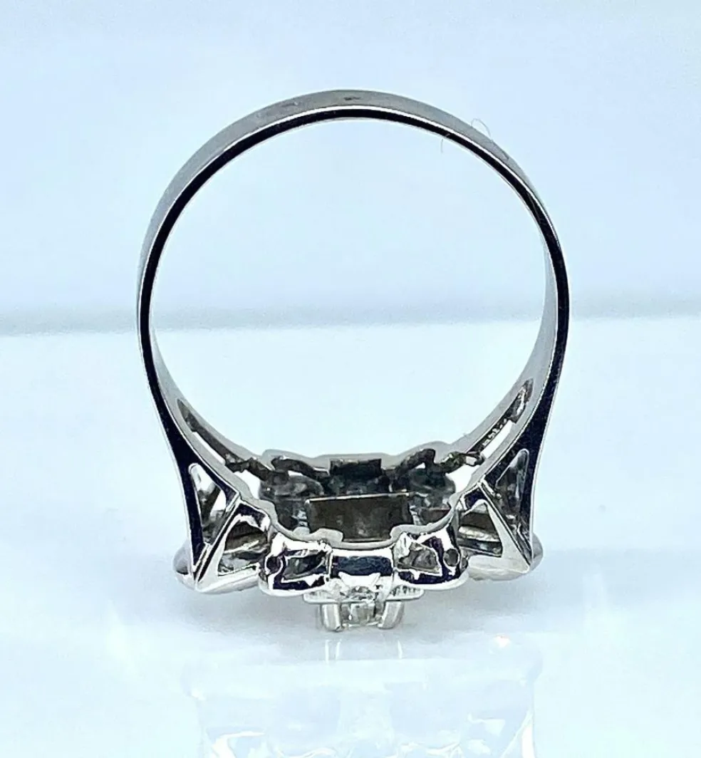Bague or blanc et diamants, vers 1930
