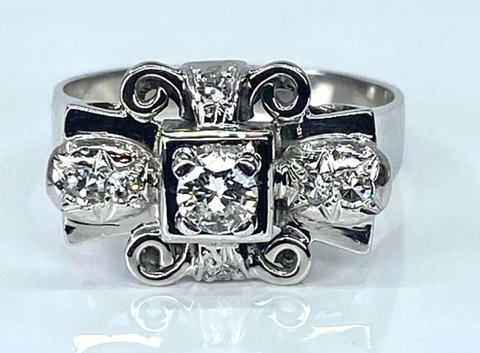 Bague or blanc et diamants, vers 1930