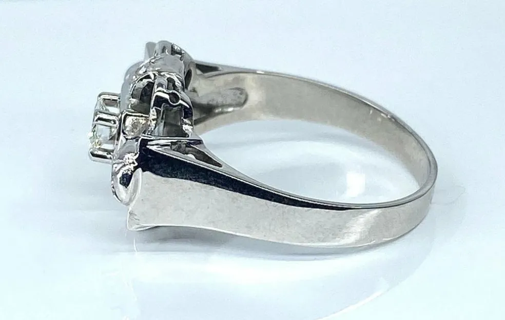 Bague or blanc et diamants, vers 1930
