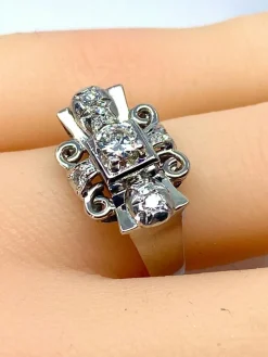 Bague or blanc et diamants, vers 1930