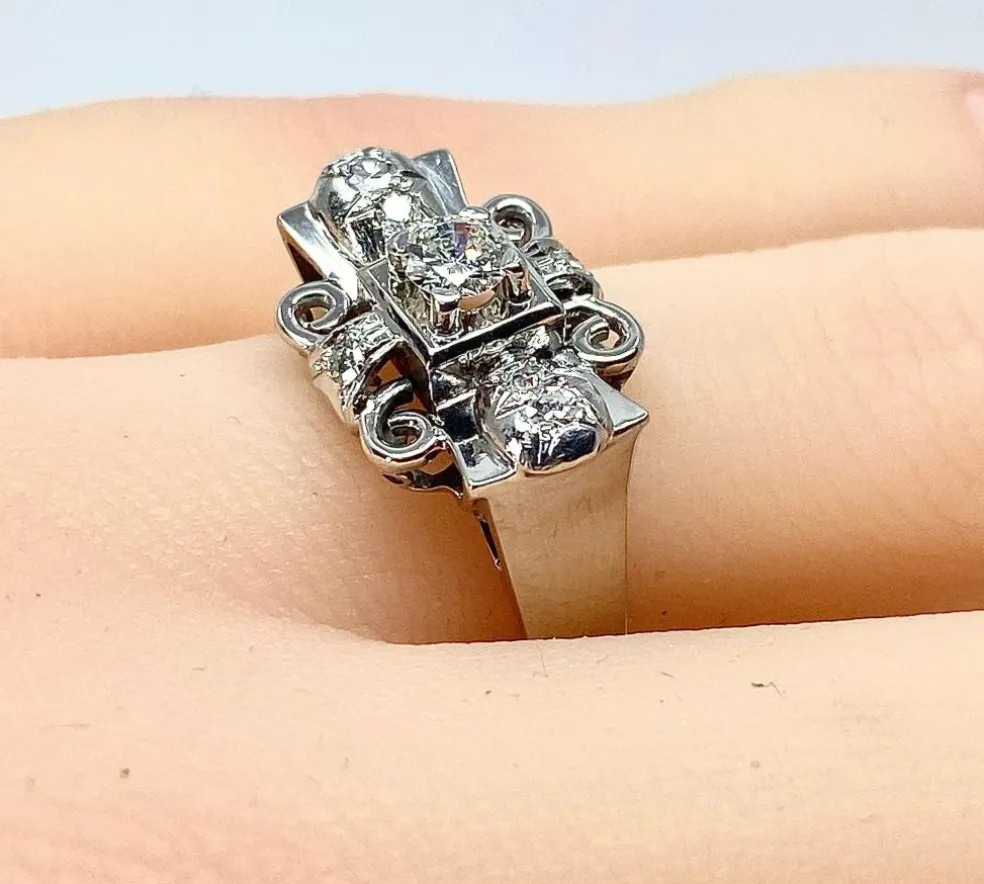 Bague or blanc et diamants, vers 1930