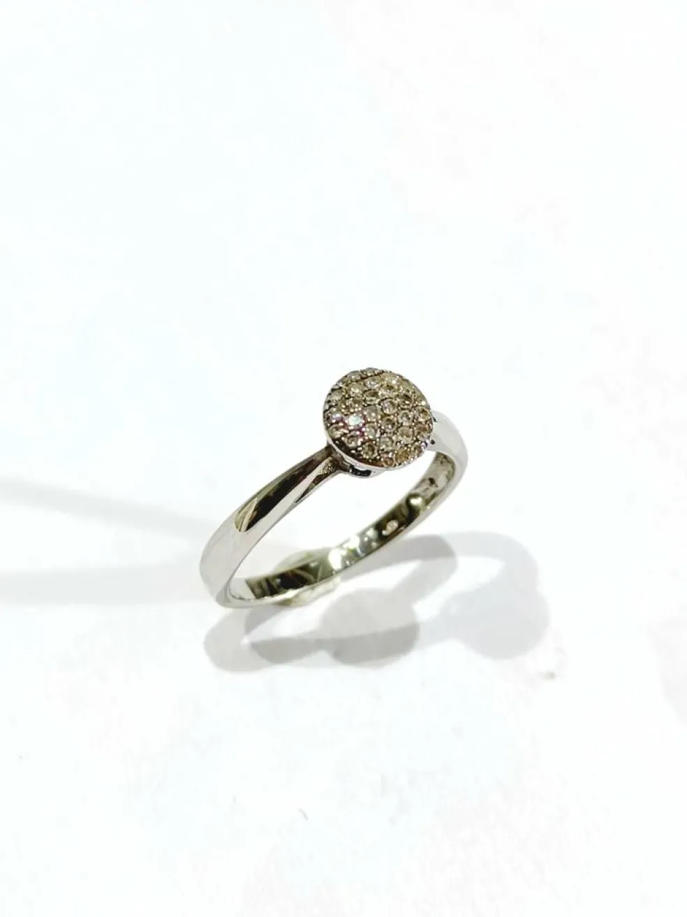 Bague or blanc et pavage diamants