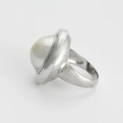 Bague or blanc et perle mabé