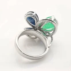 Bague or blanc et pierres précieuses