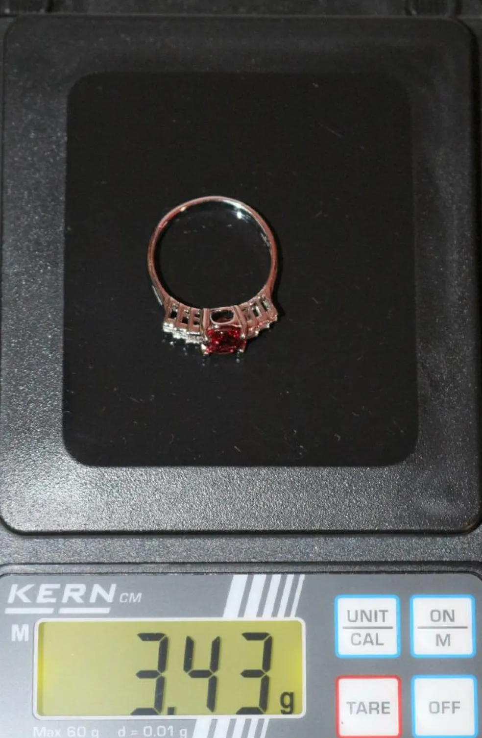 Bague Or Blanc Et Spinelle Naturel