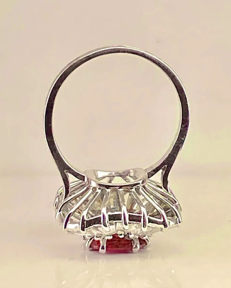 Bague or blanc, magnifique rubis 2,24 carats non chauffé et diamants