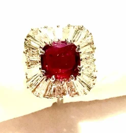 Bague or blanc, magnifique rubis 2,24 carats non chauffé et diamants