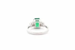 Bague or blanc émeraude 2,55cts et diamants