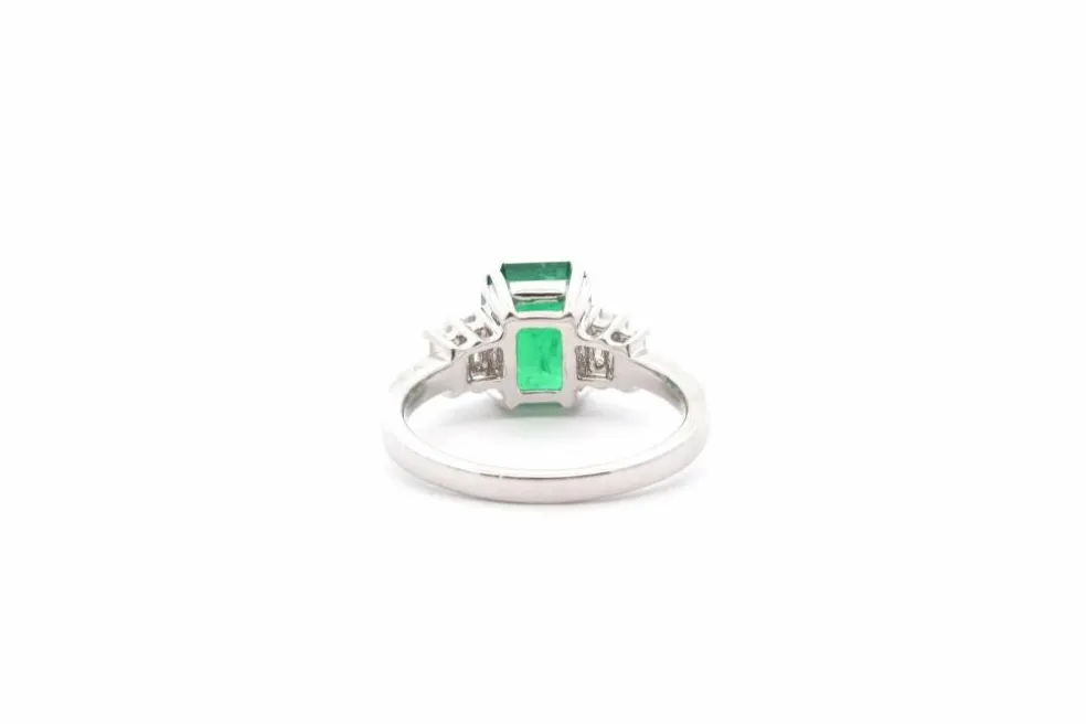 Bague or blanc émeraude 2,55cts et diamants