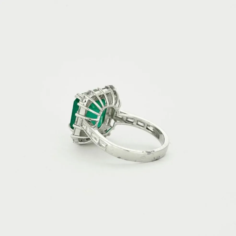 Bague or blanc émeraude diamants